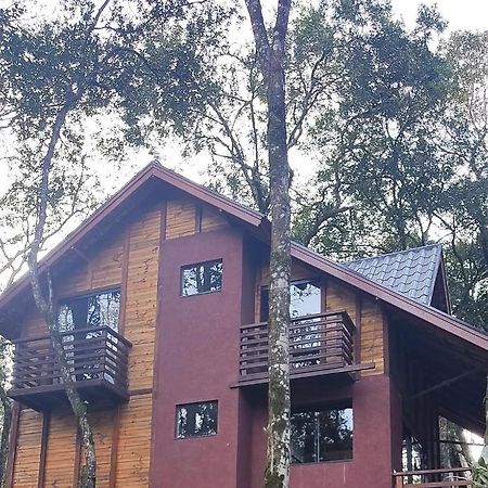 Chalé em frente ao zoológico Curitiba Exterior foto